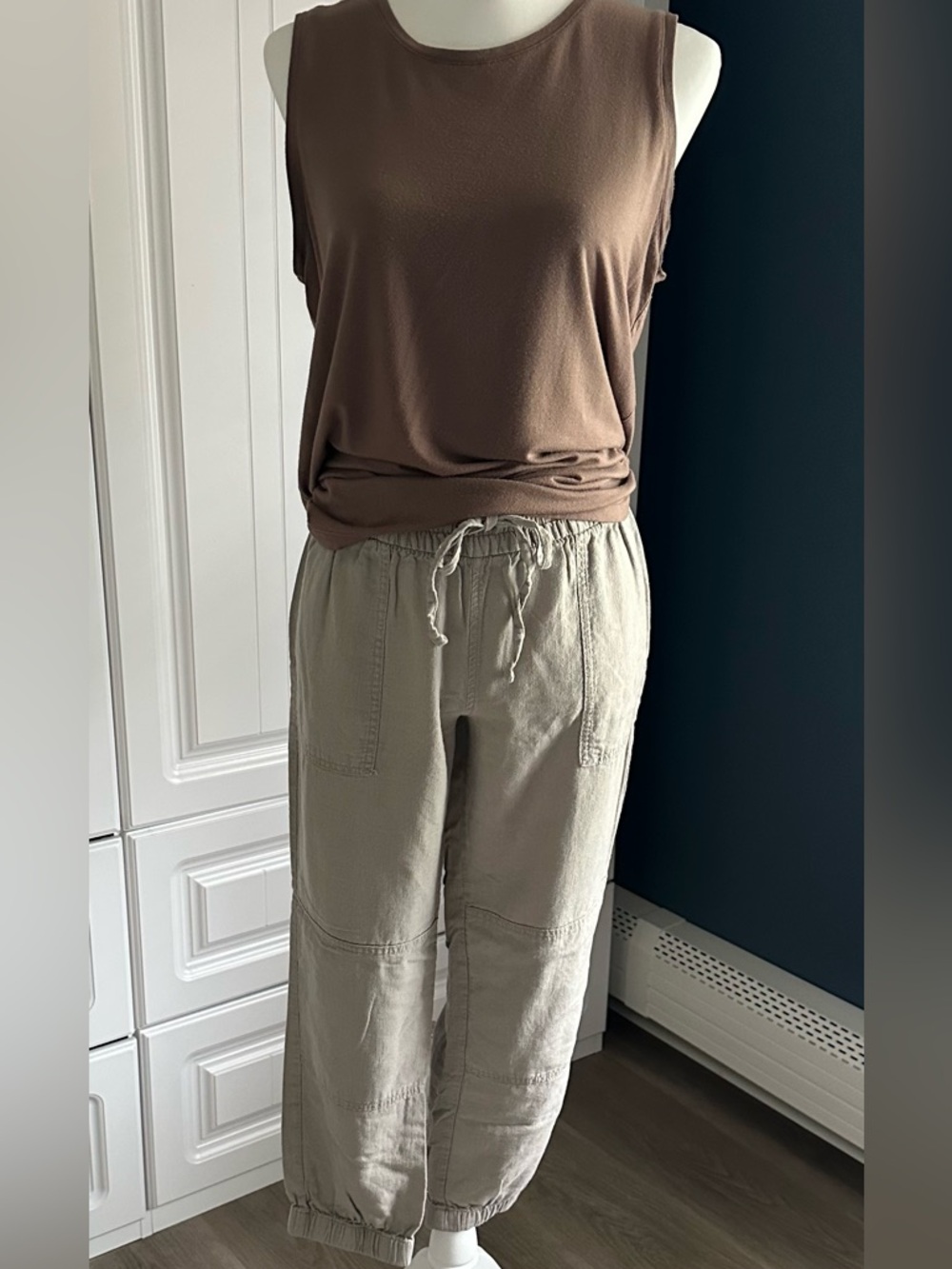 Calvin Klein Ladies Linen Blend Joggers. Size Medium